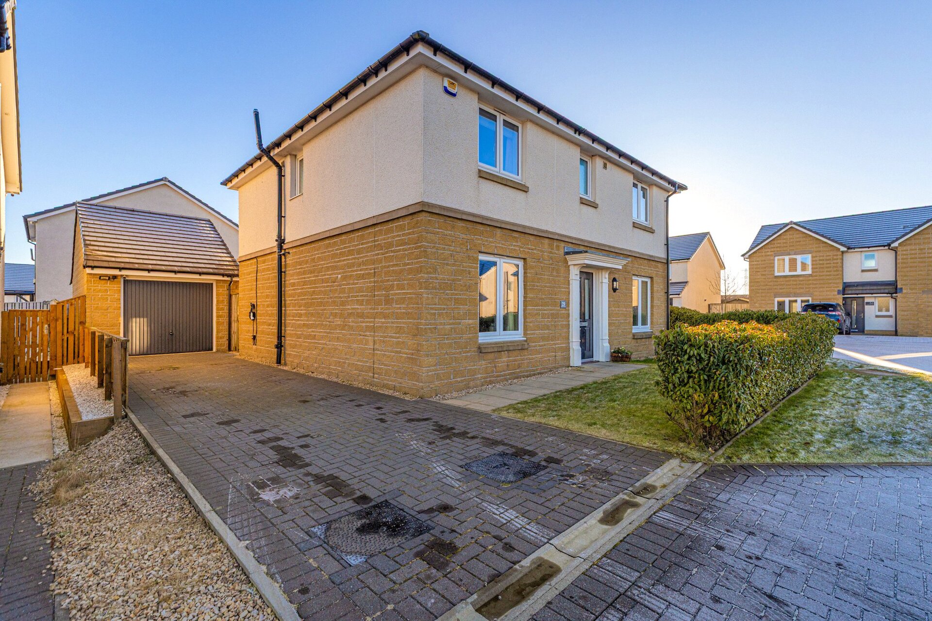 29 Sandray Gardens, Newton Mearns, Glasgow, East Renfrewshire, G77 5GX - Picture #2